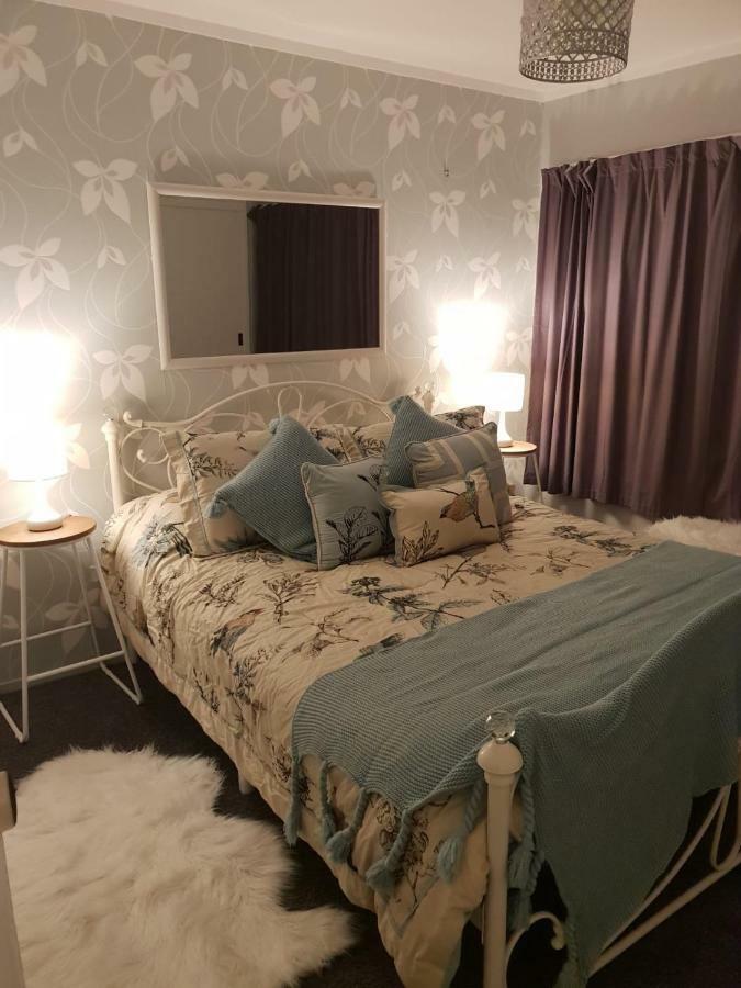 B, D & D Bed And Breakfastタウポ エクステリア 写真
