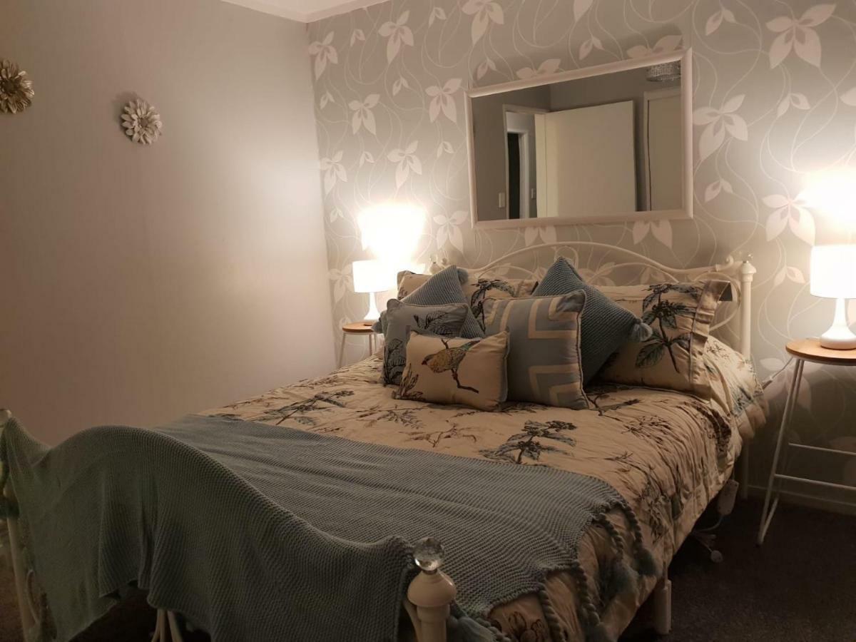 B, D & D Bed And Breakfastタウポ エクステリア 写真